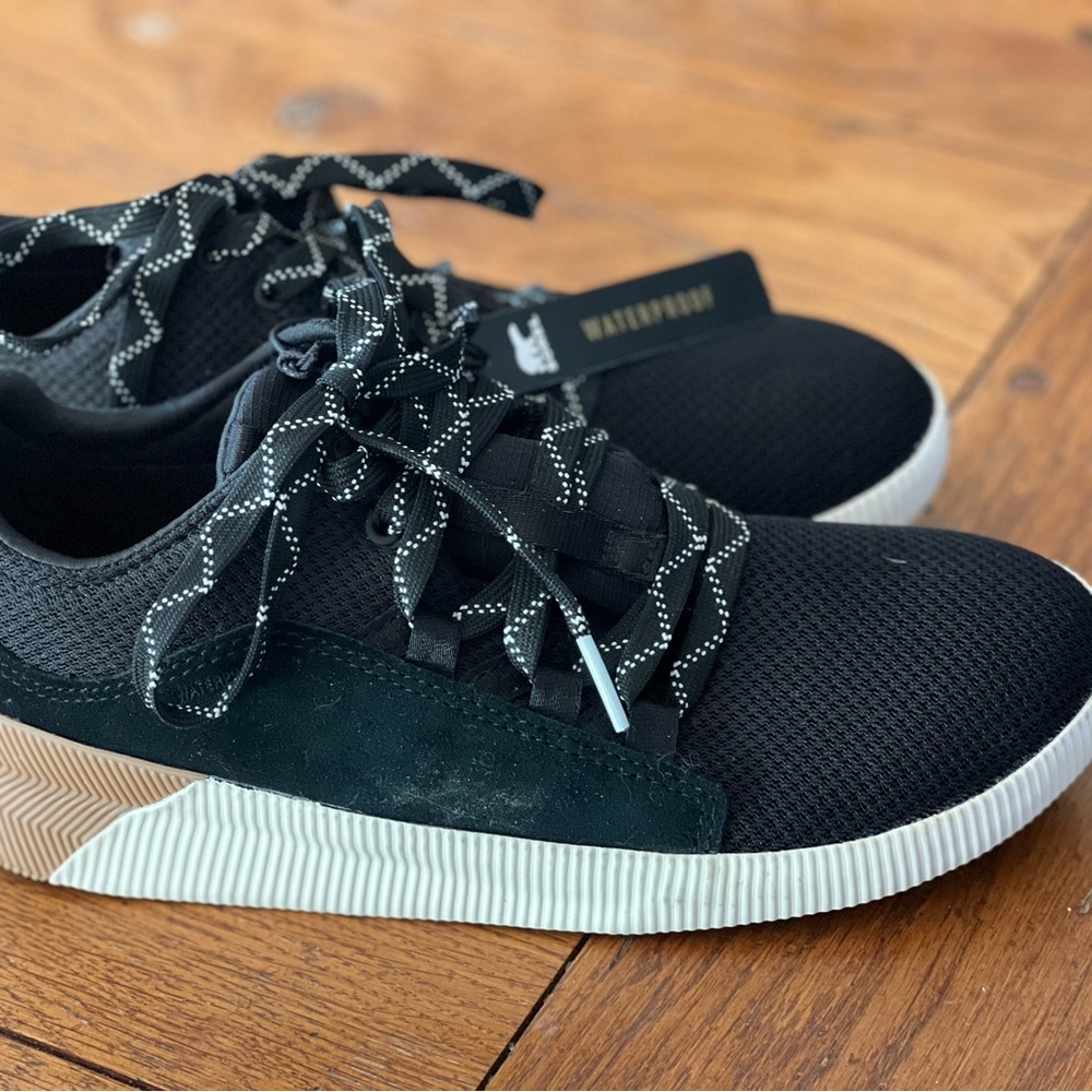 Brand new Sorel Out And About Waterproof Sneakers